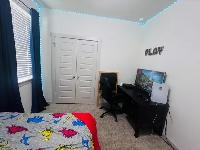 $2,850 | 94 Barton Creek Lane, Hutto, TX 78634