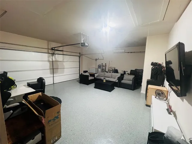 $2,850 | 94 Barton Creek Lane, Hutto, TX 78634