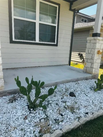 $2,850 | 94 Barton Creek Lane, Hutto, TX 78634