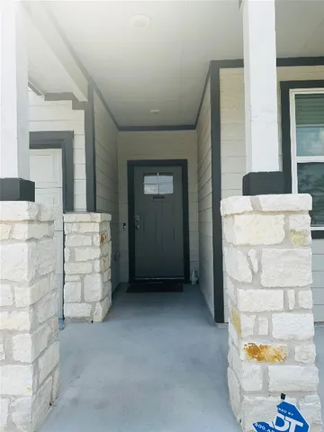 $2,850 | 94 Barton Creek Lane, Hutto, TX 78634
