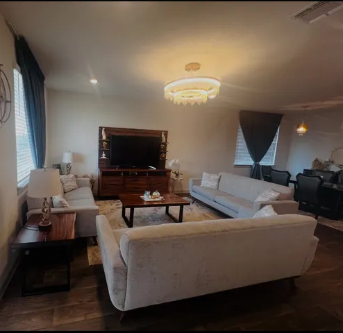 $2,850 | 94 Barton Creek Lane, Hutto, TX 78634