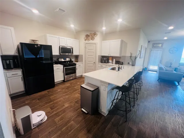 $2,850 | 94 Barton Creek Lane, Hutto, TX 78634