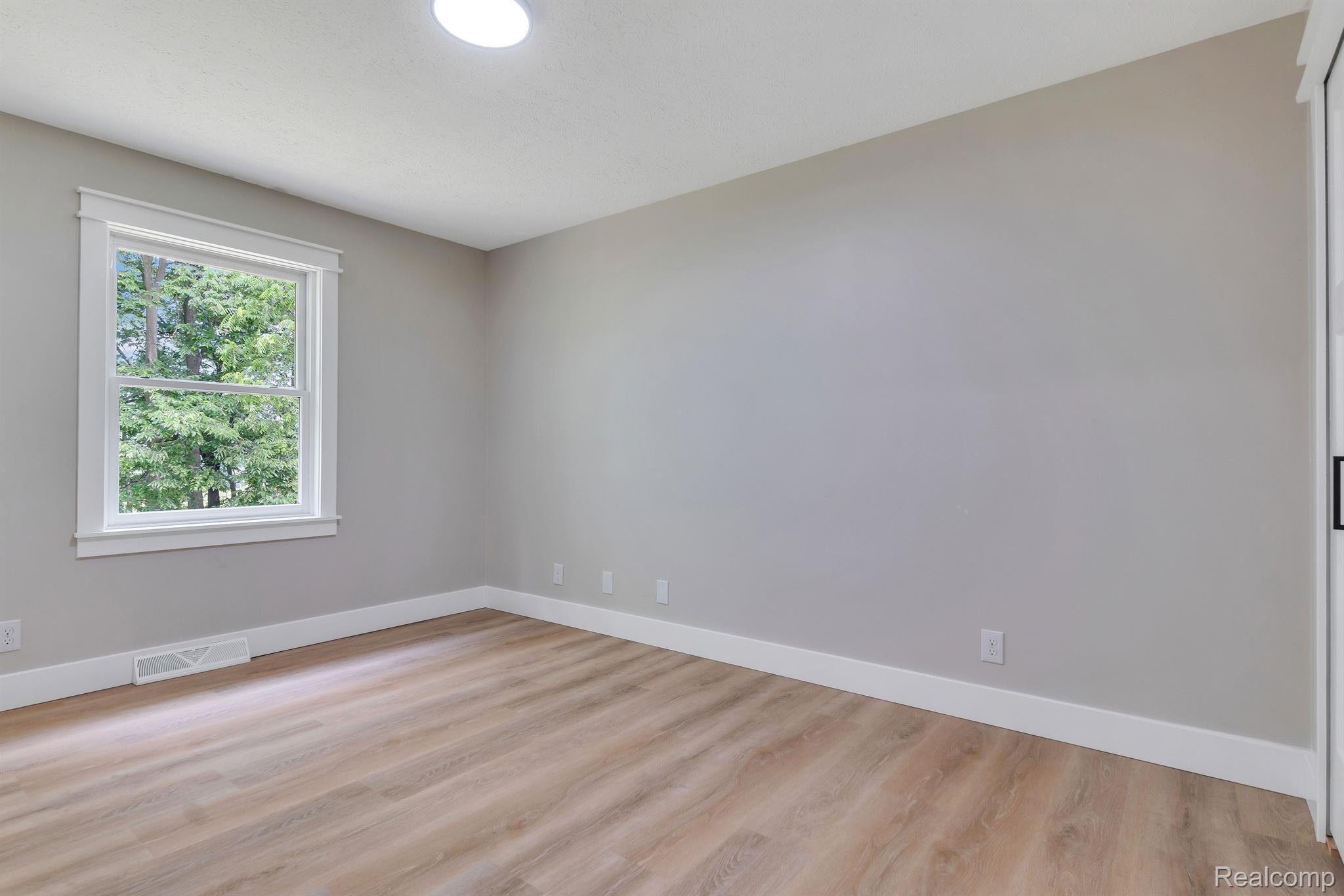 12500 Silver Lake Road Byron, MI 48418 - Photo 17 of 33 Gallery Image 17