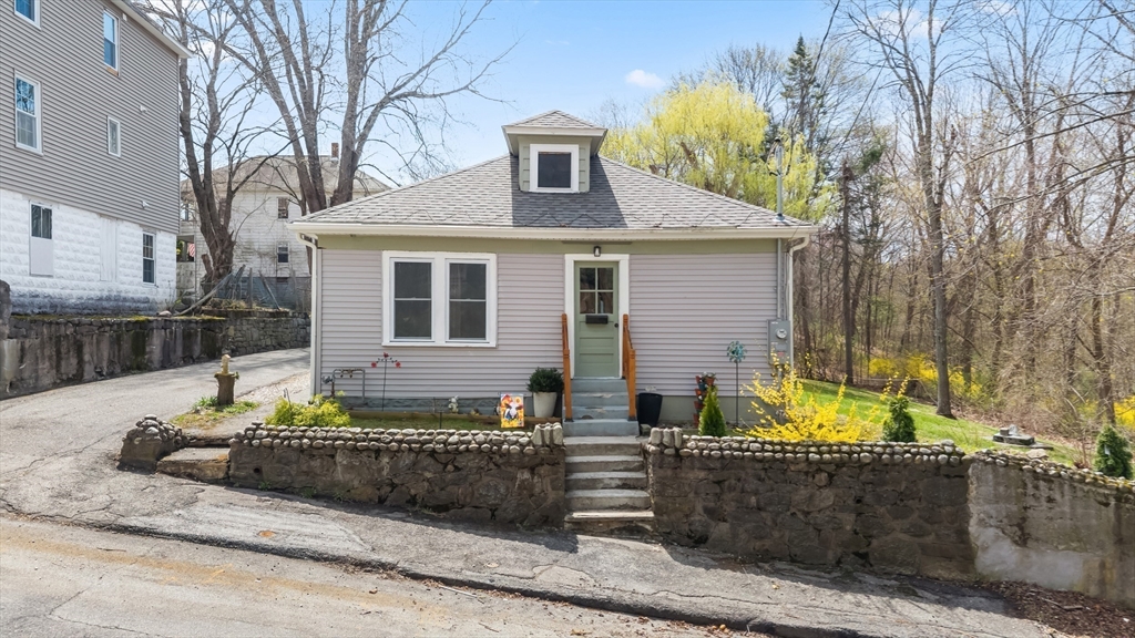 20 Hill Street Webster, MA 01570 - Photo 2 of 39