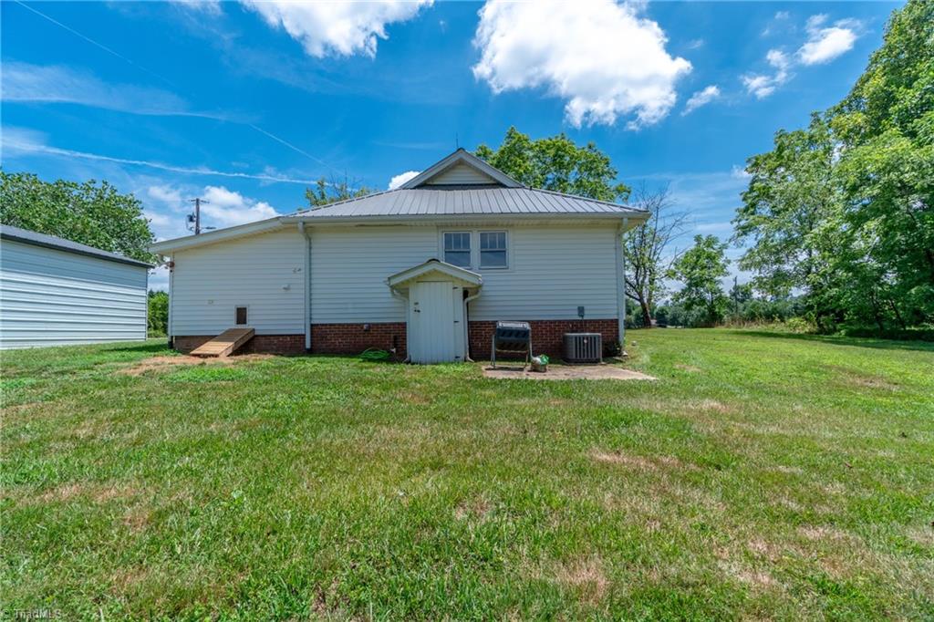 410 Simpson Road Mount Airy, NC 27030 - Photo 4 of 44 Gallery Image 4
