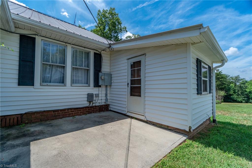 410 Simpson Road Mount Airy, NC 27030 - Photo 8 of 44 Gallery Image 8