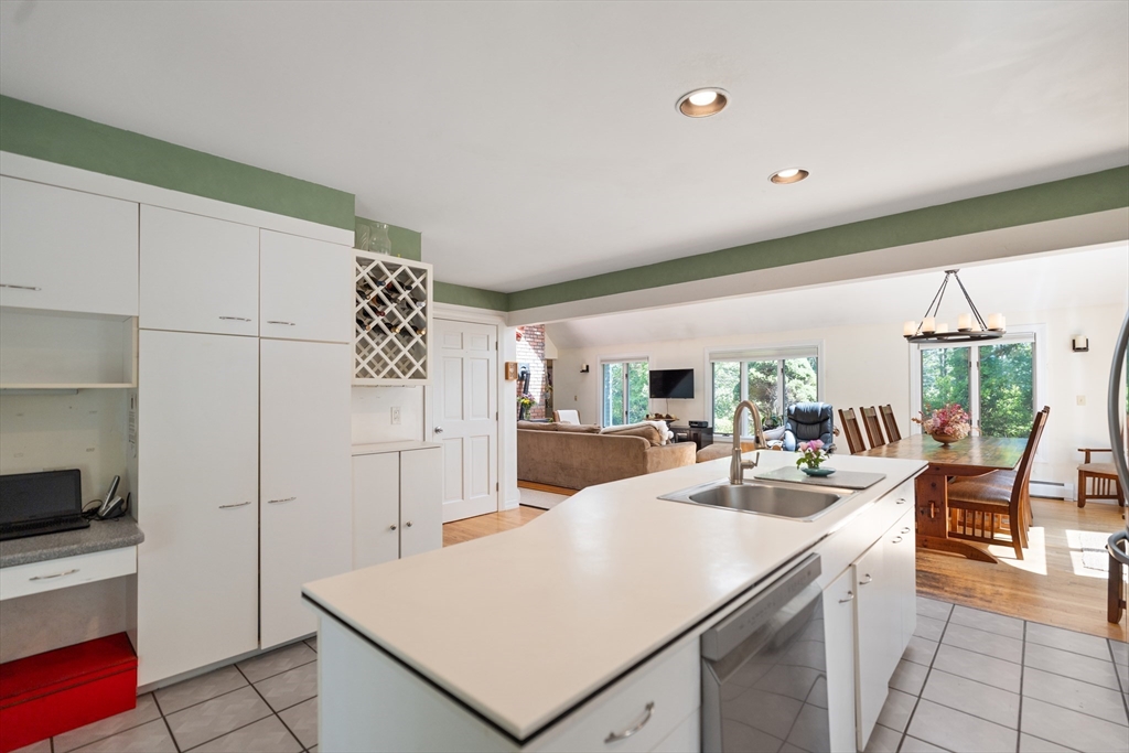 39 Stuart Road Rochester, MA 02770 - Photo 6 of 32 Gallery Image 6