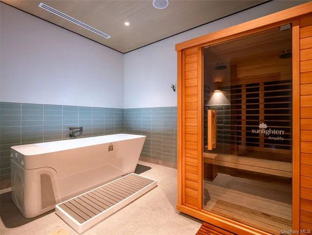 a view of utility room