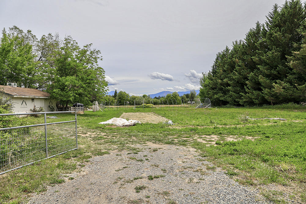 1653 Rounds Avenue Grants Pass, OR 97527 - Photo 1 of 9 1