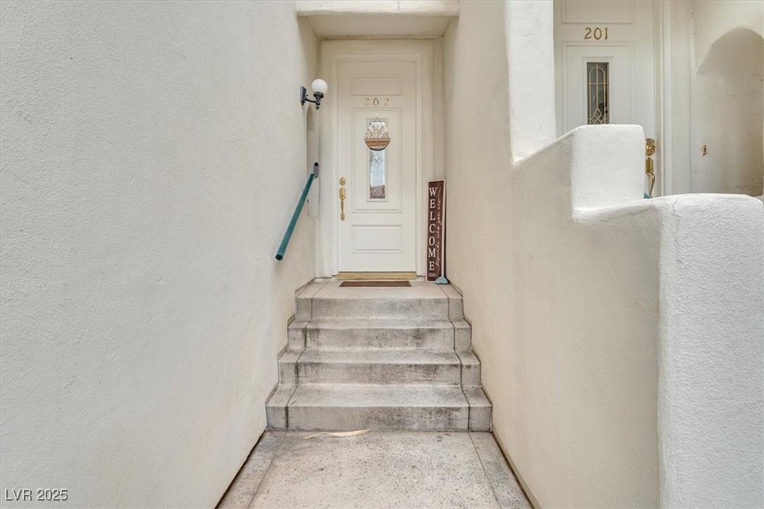 7632 Rolling View Drive, Unit 202 Las Vegas, NV 89149 - Photo 3 of 36