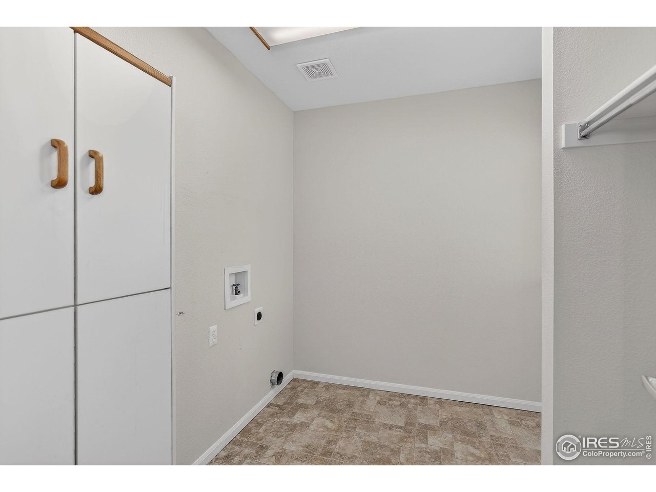 3658 Point Drive Fort Collins, CO 80524 - Photo 32 of 50 a view of a hallway