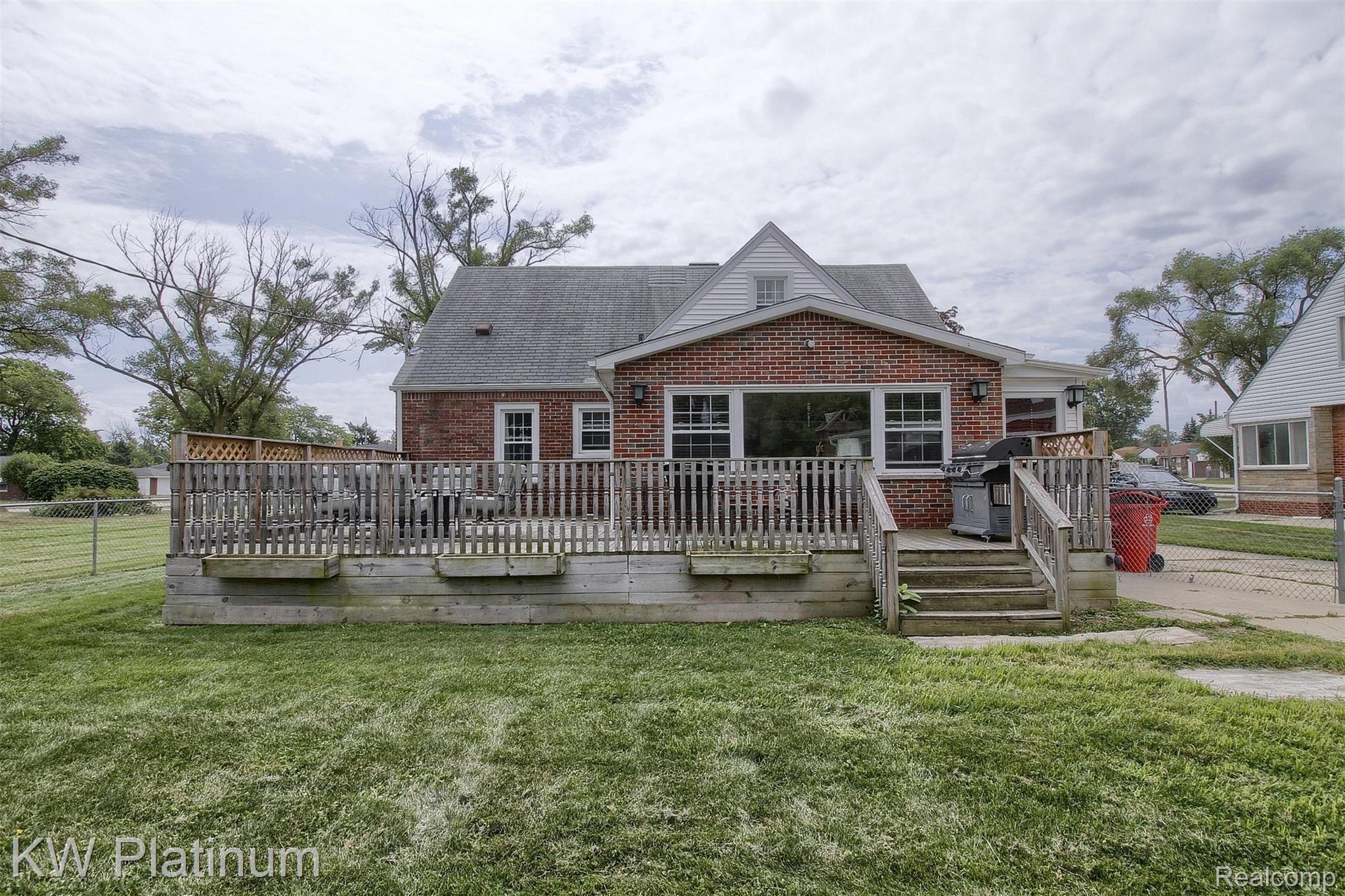 18351 Stephens Road Eastpointe, MI 48021 - Photo 23 of 31 28-Rear.jpg