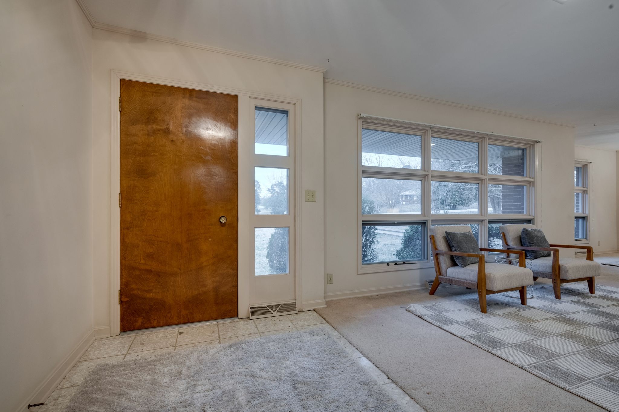 112 Lake Valley Road Dickson, TN 37055 - Photo 6 of 46 an entryway with a workspace