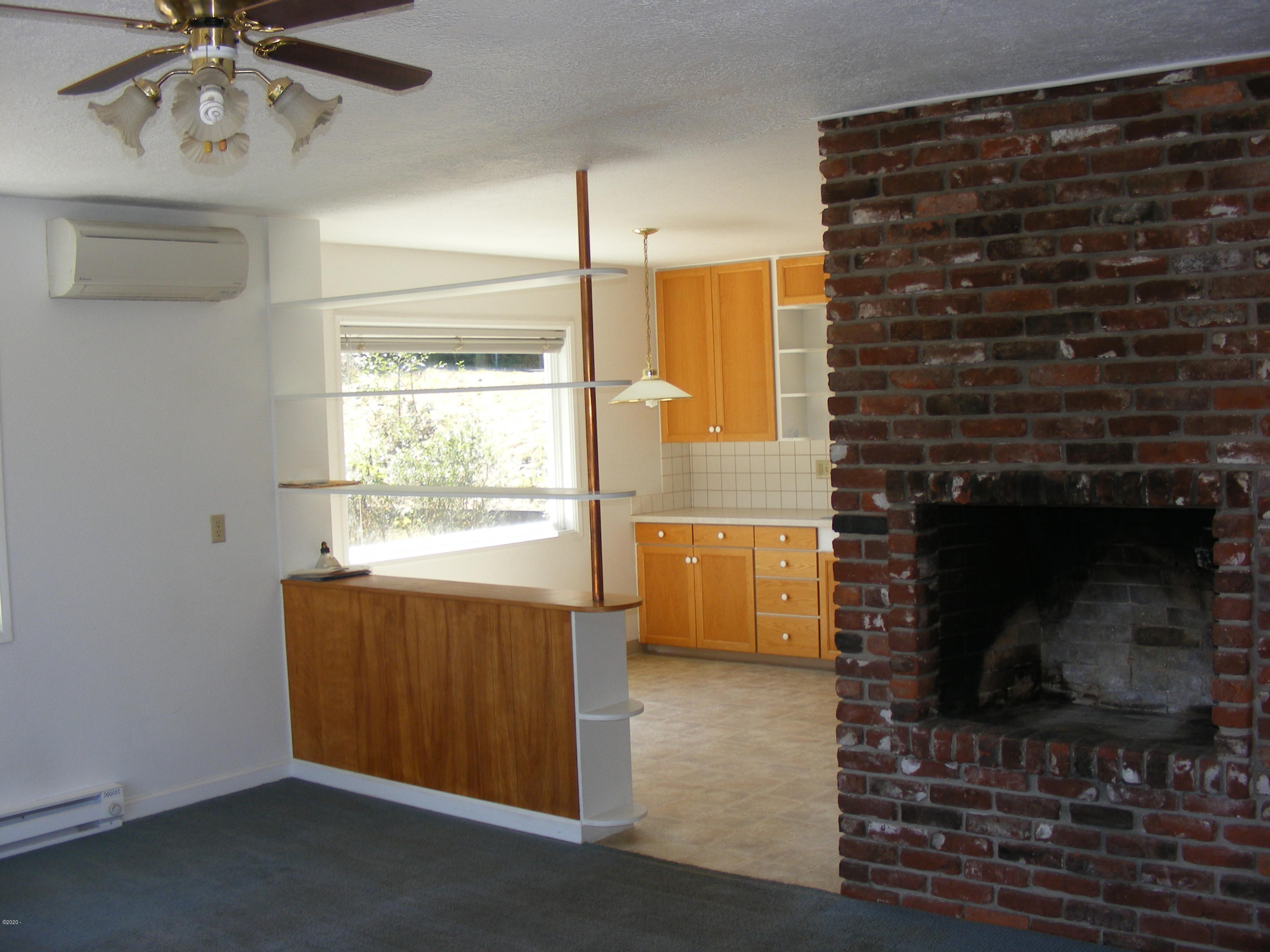 327 South Bay Road Toledo, OR 97391 - Photo 21 of 30 Liv rm/dining