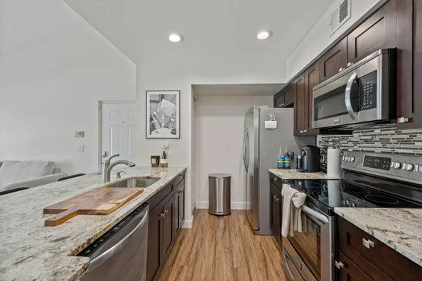 $1,950 | 1727 Village Boulevard, Unit 306, West Palm Beach, FL 33409