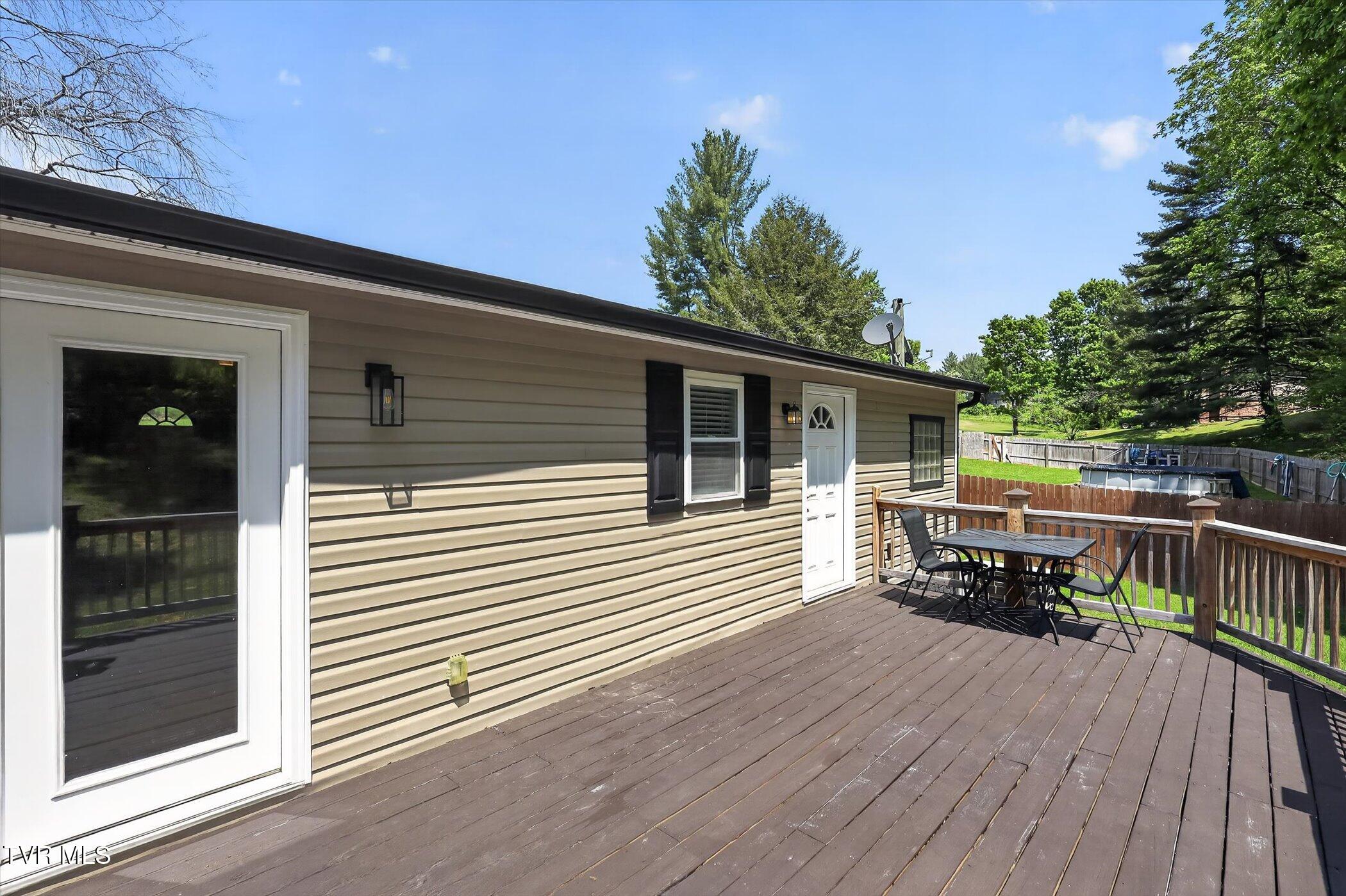 263 Big Springs Road Elizabethton, TN 37643 - Photo 31 of 38 31-263-Big-Springs-Rd-WindowStill-Photog