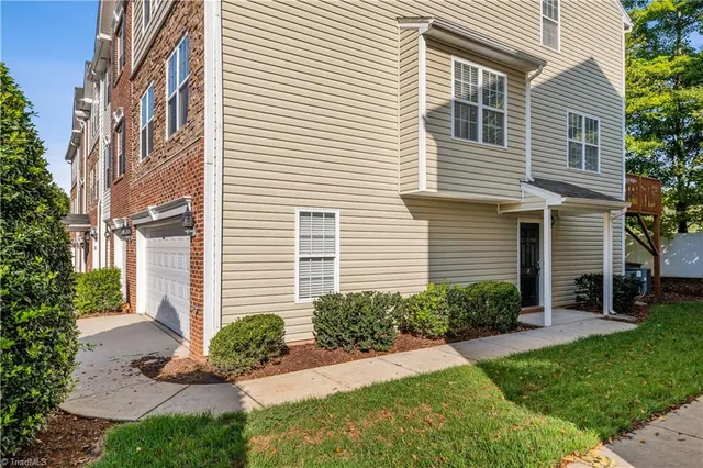 $2,100 | 14 Dunlevy Way, Greensboro, NC 27455