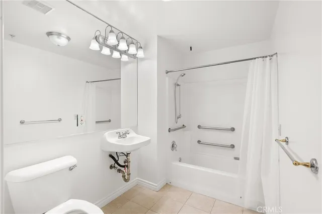 $1,600 | 17888 Alburtis Avenue, Unit A1022, Artesia, CA 90701