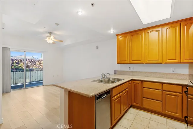 $1,600 | 17888 Alburtis Avenue, Unit A1022, Artesia, CA 90701