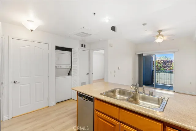 $1,600 | 17888 Alburtis Avenue, Unit A1022, Artesia, CA 90701