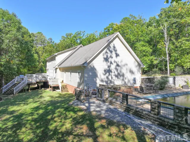 a view of a yard in front of house