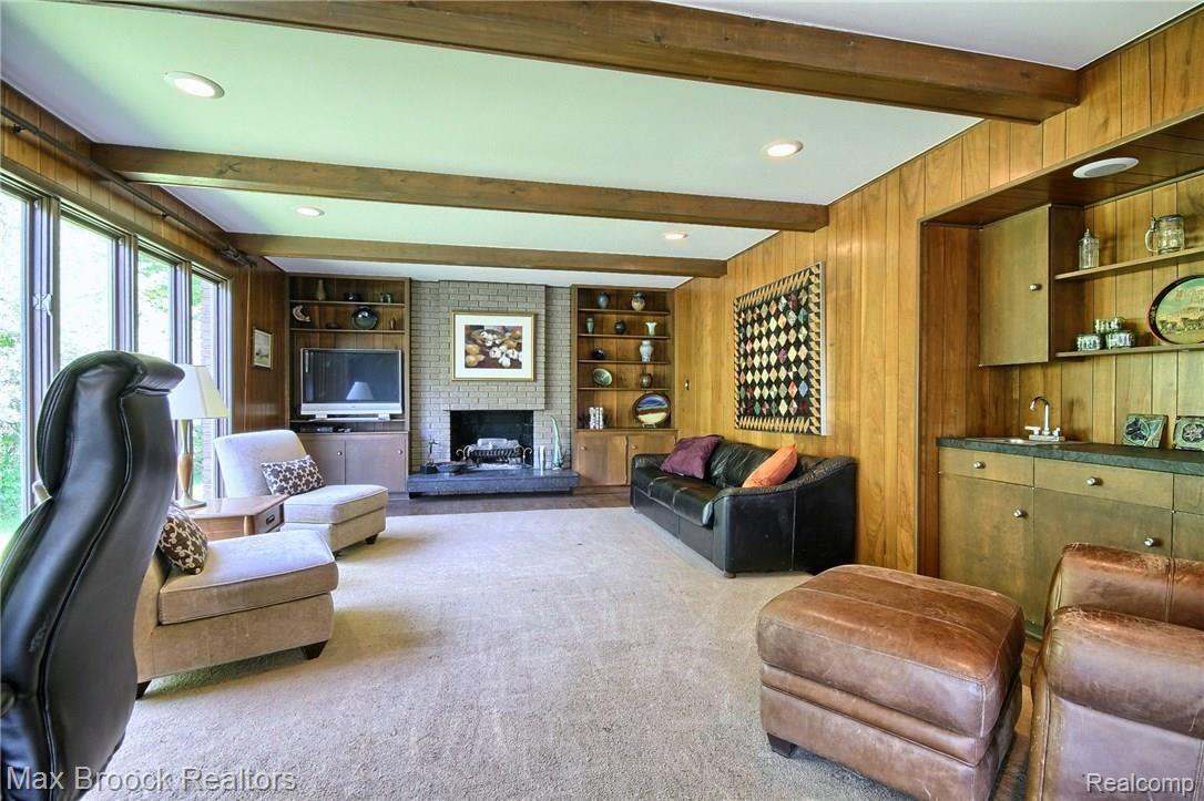 4560 Brightmore Road Bloomfield Hills, MI 48302 - Photo 11 of 29 Family_Room.jpg