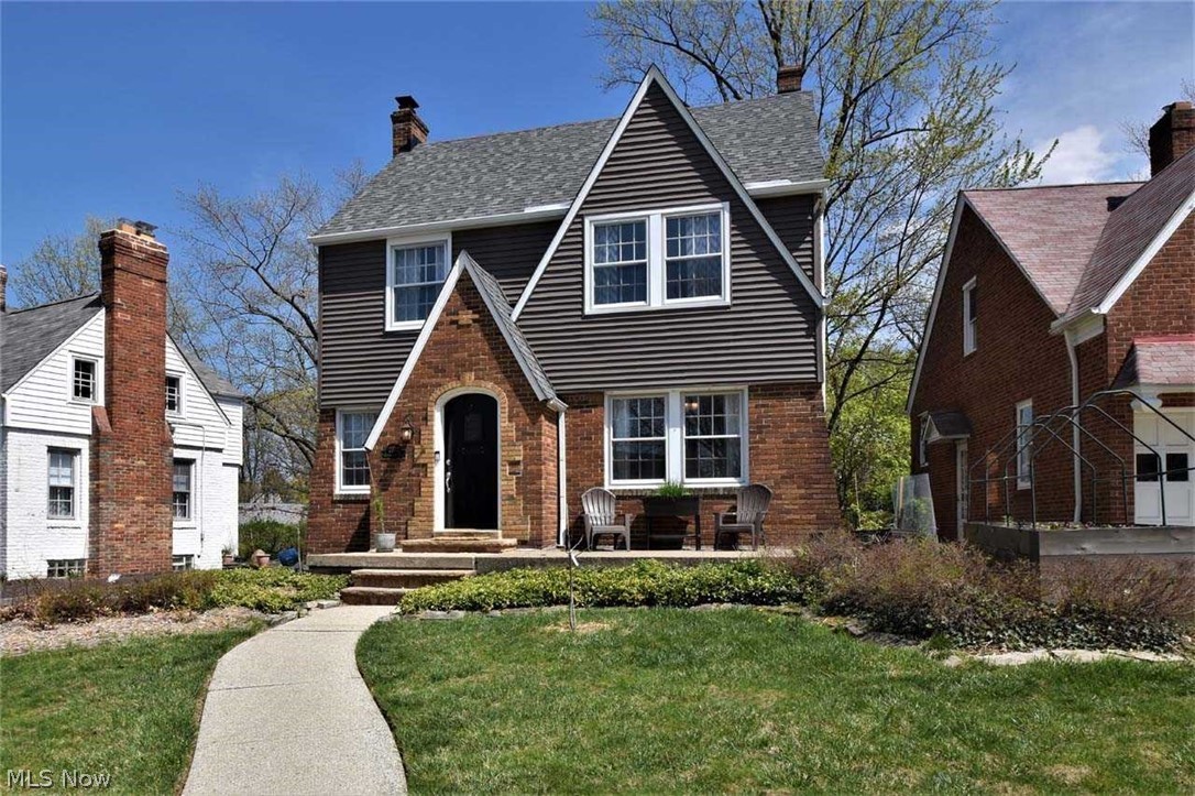 2377 Queenston Road Cleveland, OH 44118 - Photo 1 of 30 Gallery Image 1