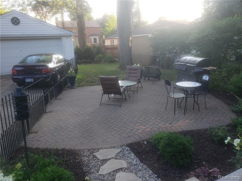 277 Ridgemont Road Grosse Pointe Farms, MI 48236 - Photo 2 of 17