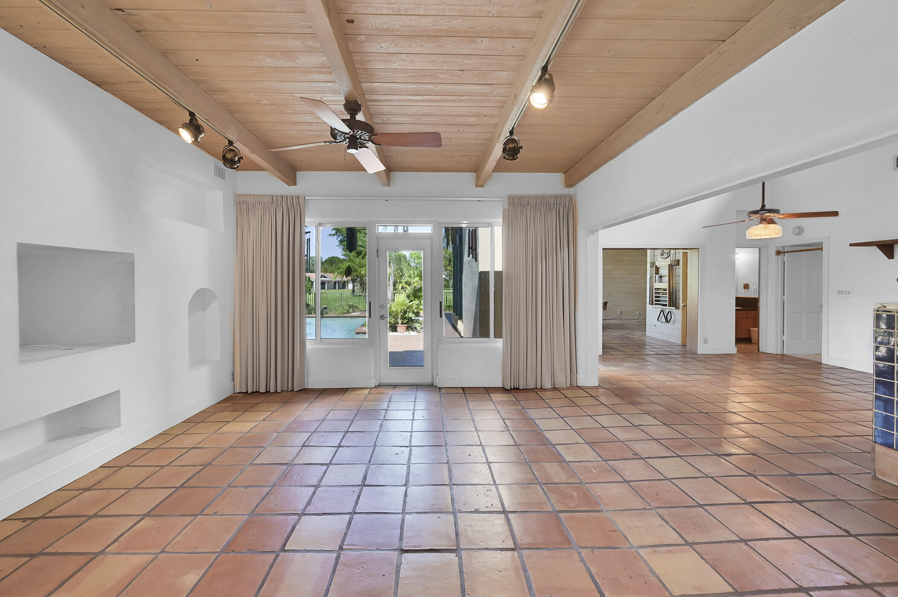 2650 Northwest 23rd Way Boca Raton, FL 33431 - Photo 8 of 58 FAMILY FOOM