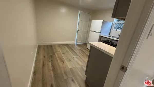 $1,595 | 385 Redondo Avenue, Unit C, Long Beach, CA 90814