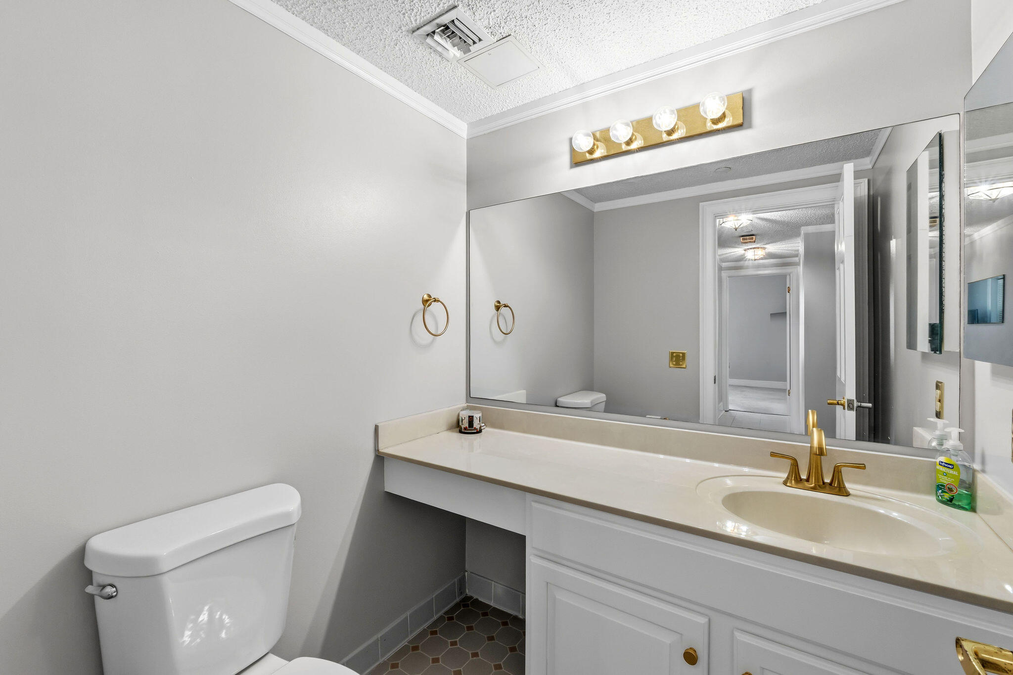 1 7th Street, Unit 1304 Augusta, GA 30901 - Photo 3 of 39 DSC02895