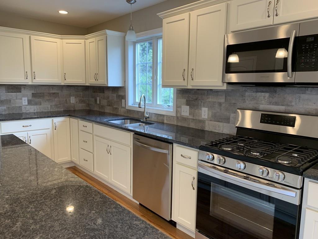 24 Delaware Avenue Springfield, MA 01119 - Photo 2 of 15