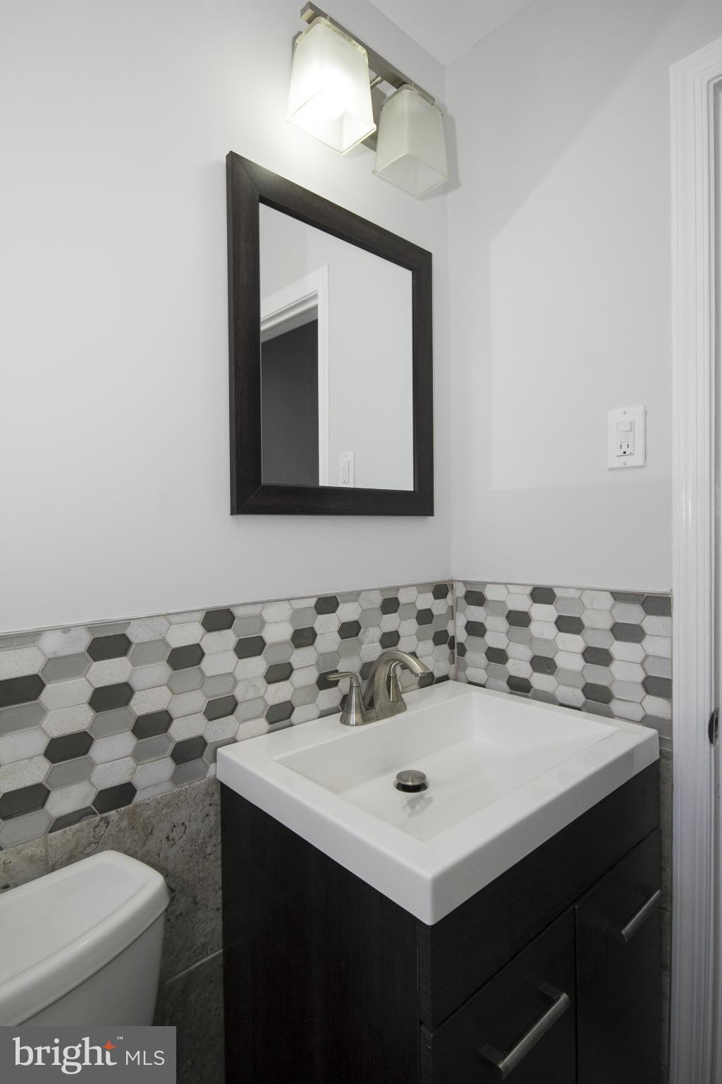 2139 Redthorn Road Baltimore, MD 21220 - Photo 14 of 25 Bath