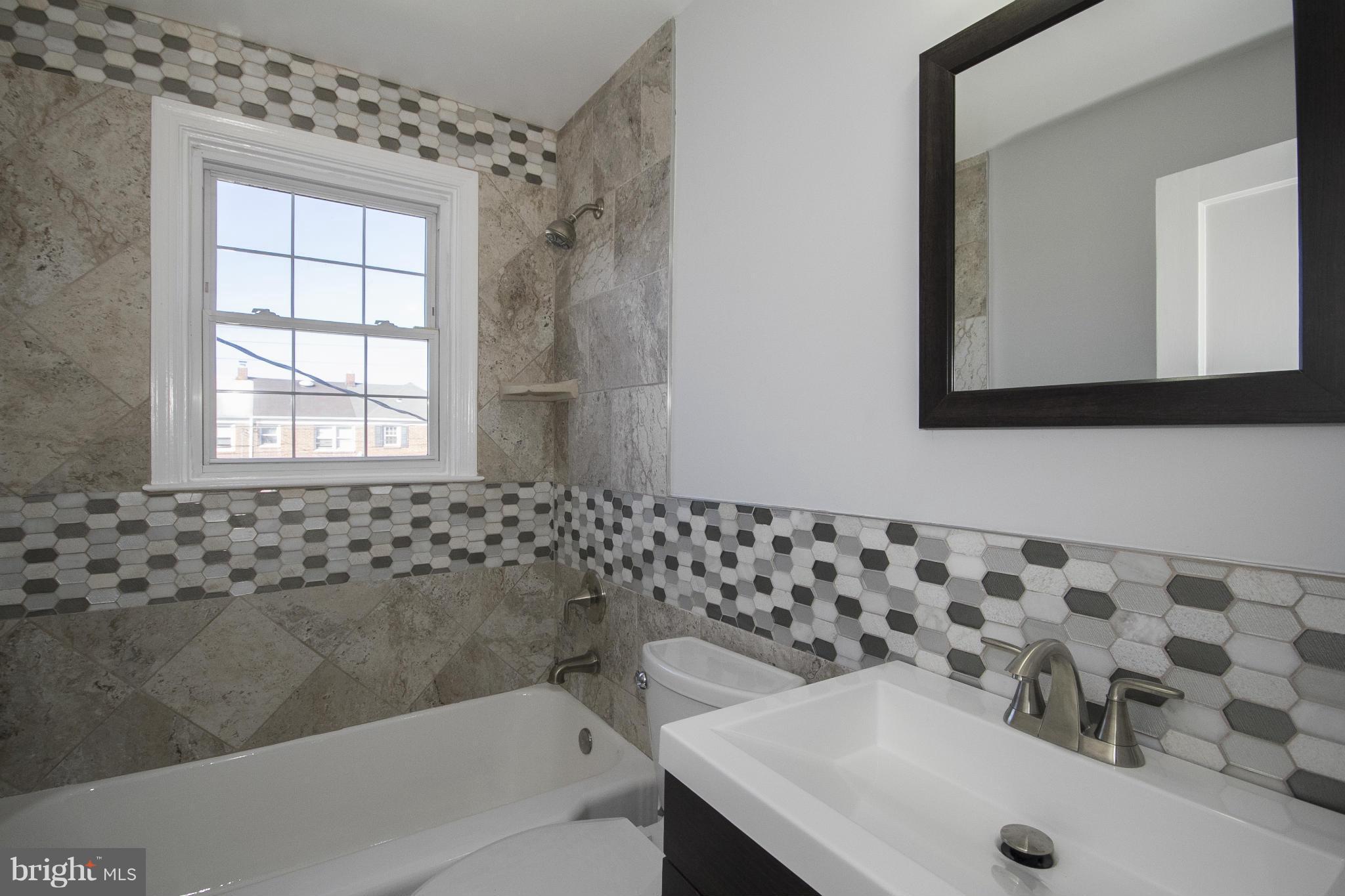 2139 Redthorn Road Baltimore, MD 21220 - Photo 3 of 25 Bath