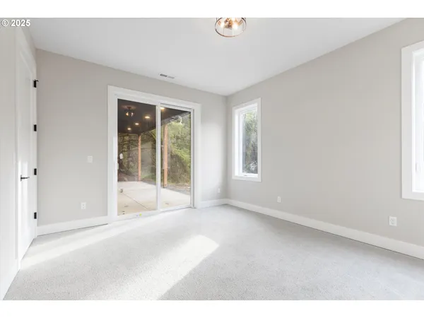 a view of empty room with window