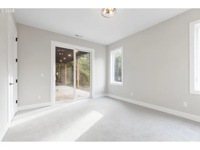 a view of empty room with window