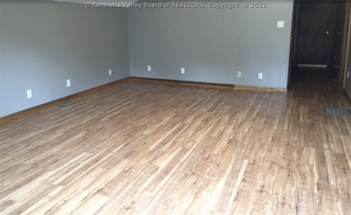 4254 Greer Road Point Pleasant, WV 25550 - Photo 25 of 46 Living room in apartment