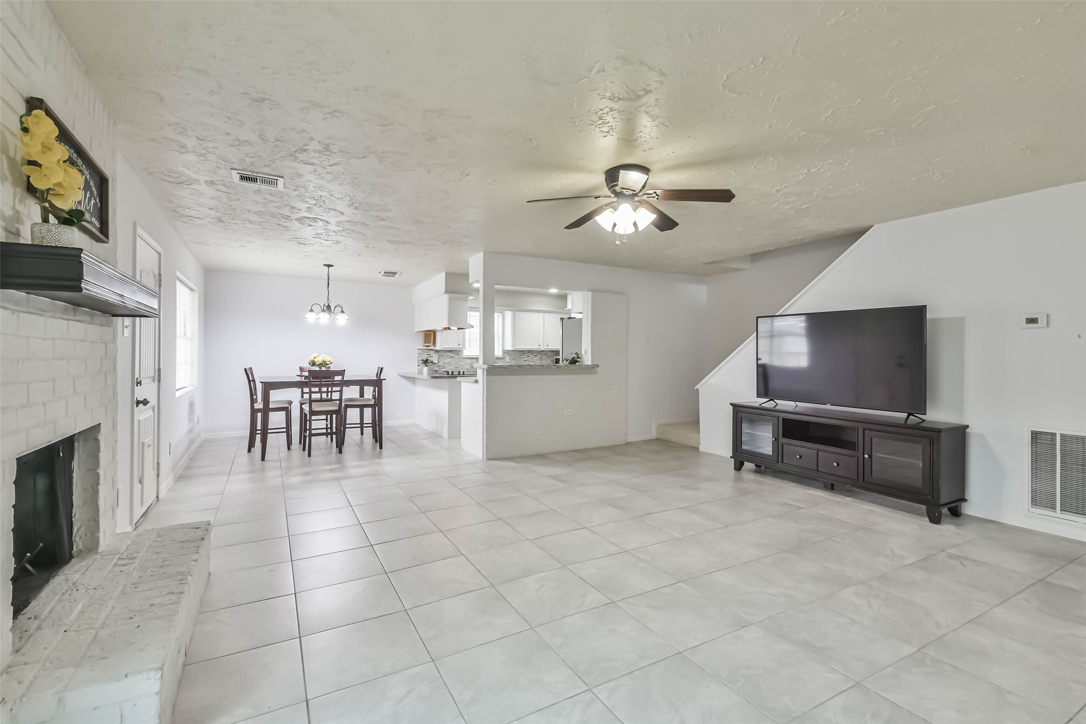 9614 Ballin David Drive Spring, TX 77379 - Photo 12 of 40 a view of kitchen and windows