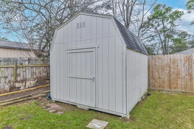 a house view with a outdoor space