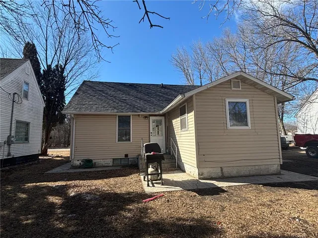 $85,000 | 810 13th Street, Clarkfield, MN 56223