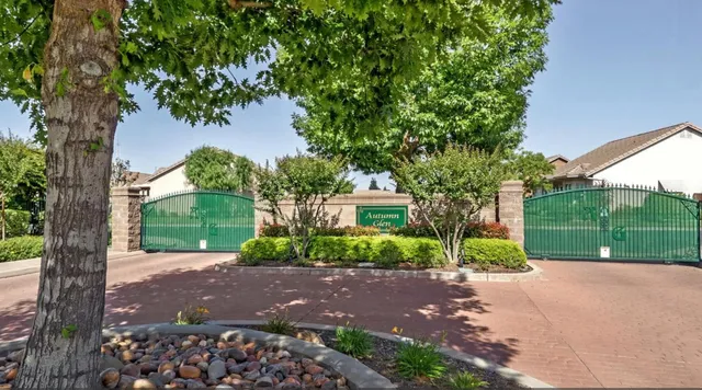 $489,900 | 3509 Sugar Oak Court, Modesto, CA 95355