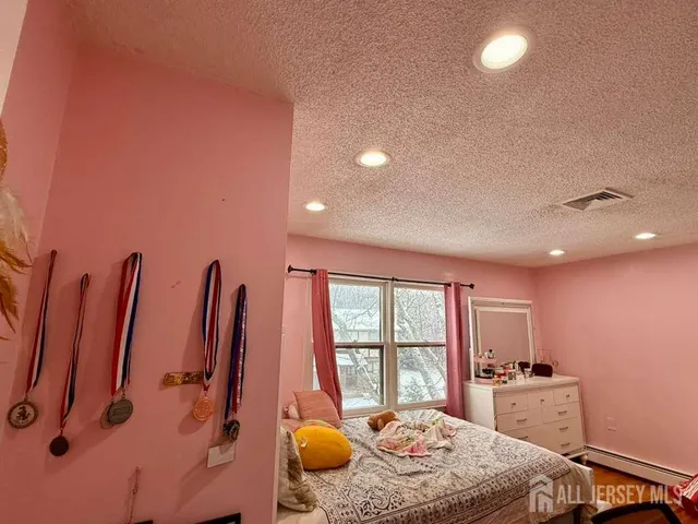 $3,400 | 10 Nutmeg Court, Edison, NJ 08820