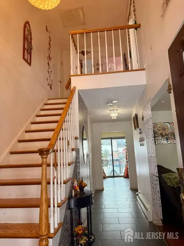 $3,400 | 10 Nutmeg Court, Edison, NJ 08820