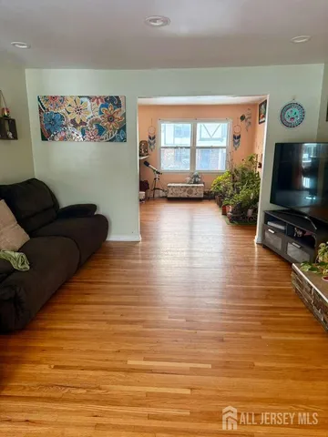 $3,400 | 10 Nutmeg Court, Edison, NJ 08820