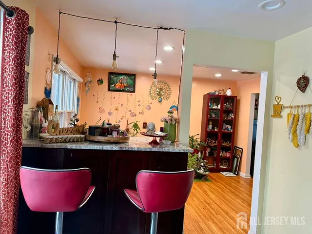 $3,400 | 10 Nutmeg Court, Edison, NJ 08820