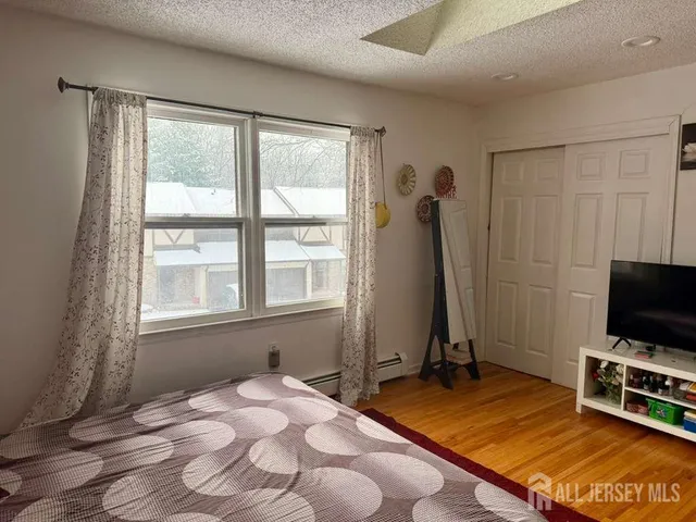 $3,400 | 10 Nutmeg Court, Edison, NJ 08820