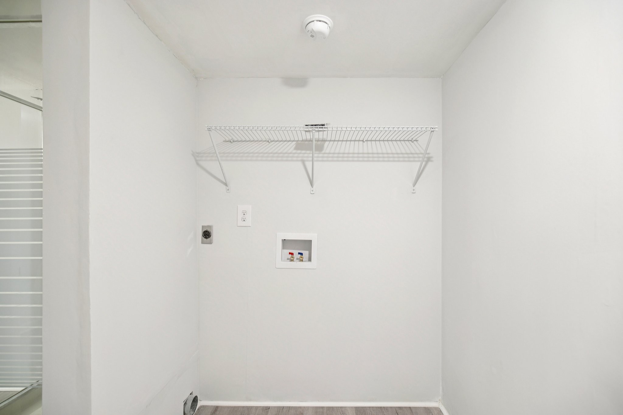 2411 Cloverdale Road Nashville, TN 37214 - Photo 24 of 33 a close view of a shower in it