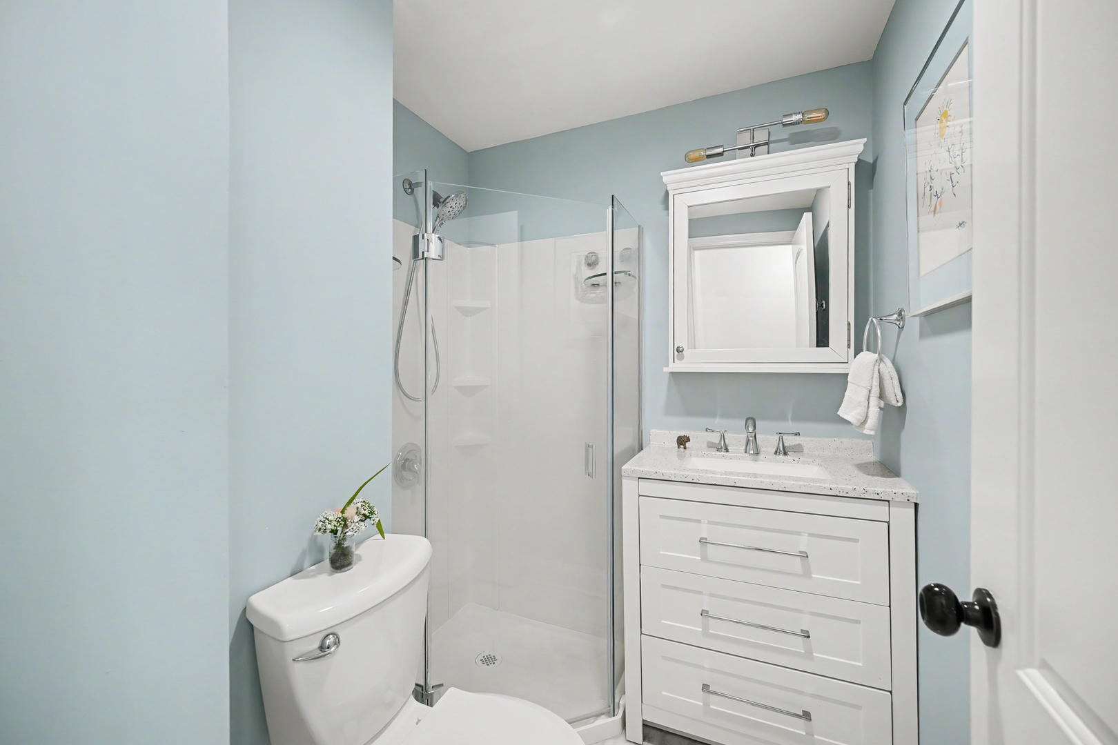 3S171 Arboretum Road Glen Ellyn, IL 60137 - Photo 23 of 41 a bathroom with a toilet sink vanity and tub