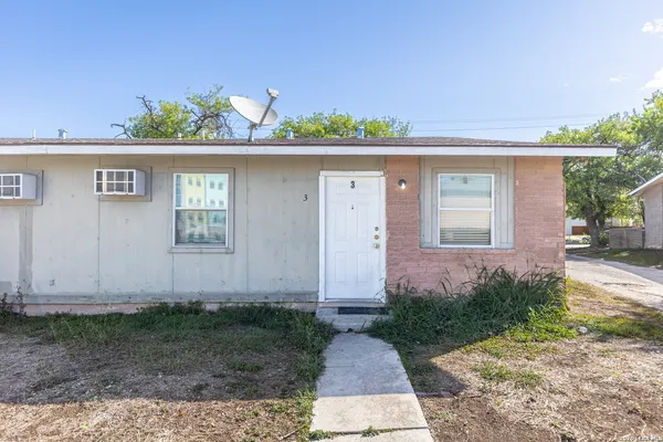 $825 | 7115 Glen Terrace, Unit 3, San Antonio, TX 78239