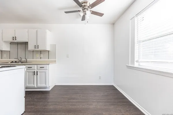 $825 | 7115 Glen Terrace, Unit 3, San Antonio, TX 78239